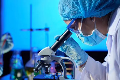 bioinformatics technician at work.webp